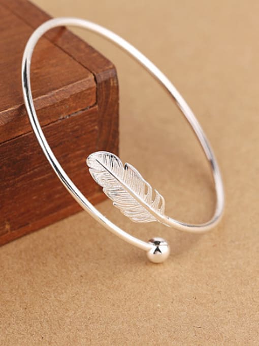 Peng Yuan Simple Feather Opening Bangle 1