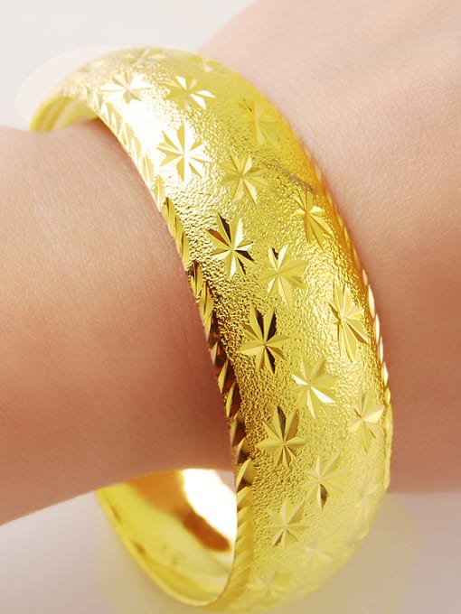 Golden Exaggerated Open Design 24K Gold Plated Star Pattern Bangle