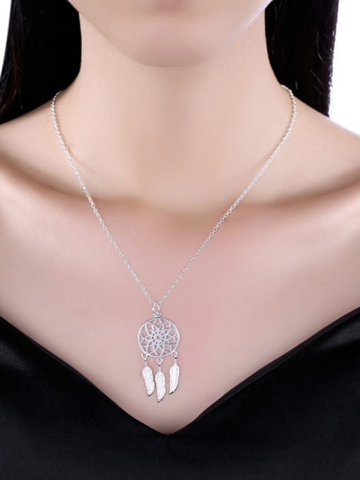 OUXI Fashion Hollow Round Feathers Necklace 1