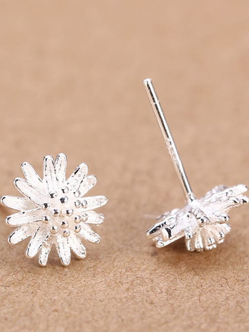 Peng Yuan Fashion Daisy stud Earring 3