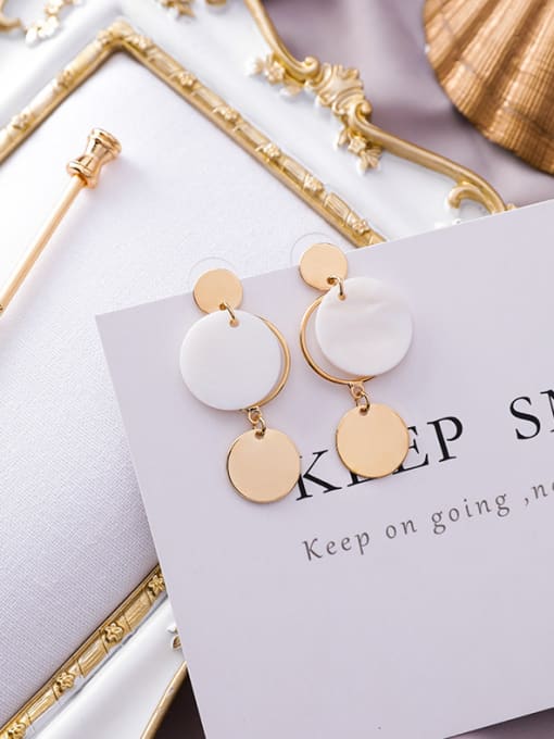 B Disc Ring Section Alloy With Gold Plated Fashion Round shell Chandelier Earrings
