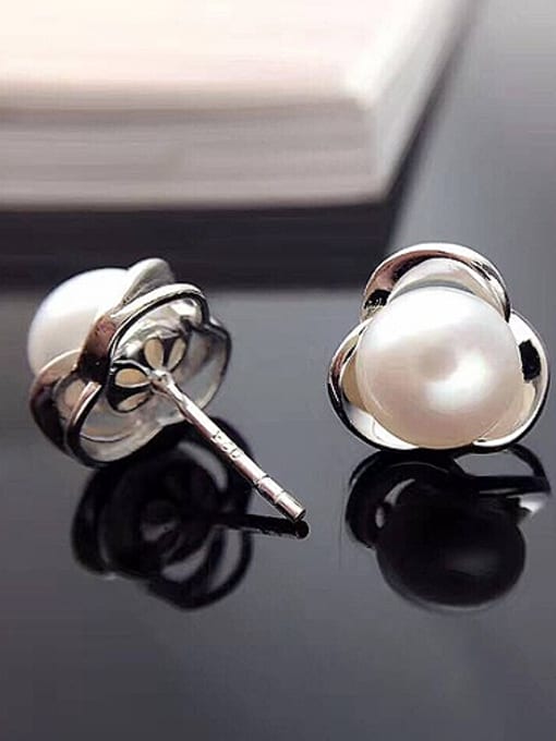 EVITA PERONI Fashion Freshwater Pearl Flower stud Earring 2