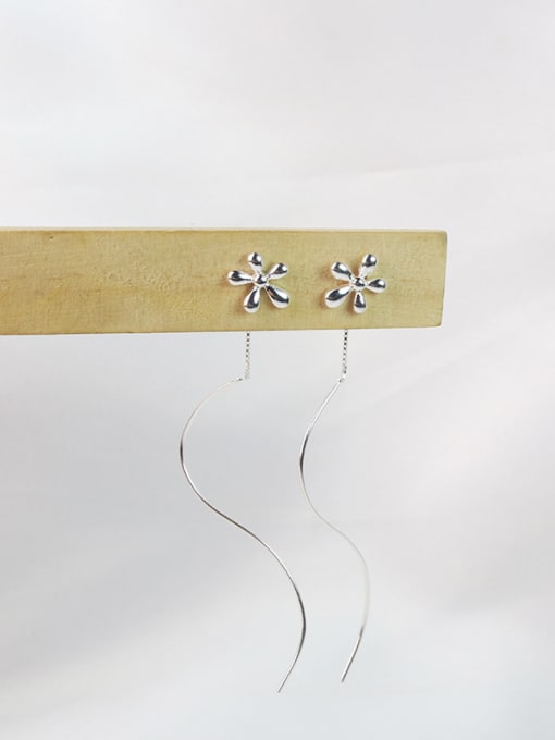 Peng Yuan Simple Slim Wave Line Flowery Line Earrings 2