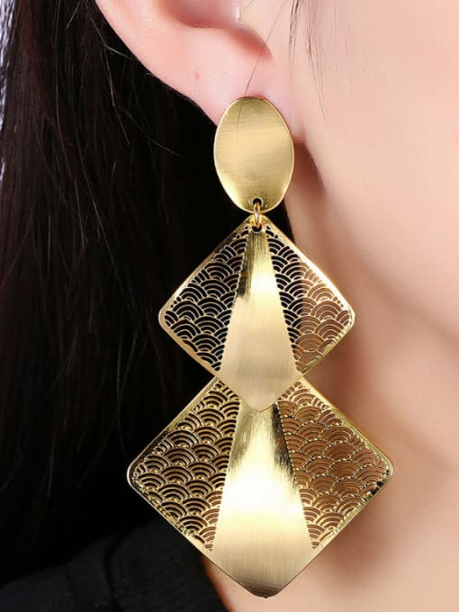 OUXI Women Exquisite 18K Gold Geometric Shaped Stud drop earring 1