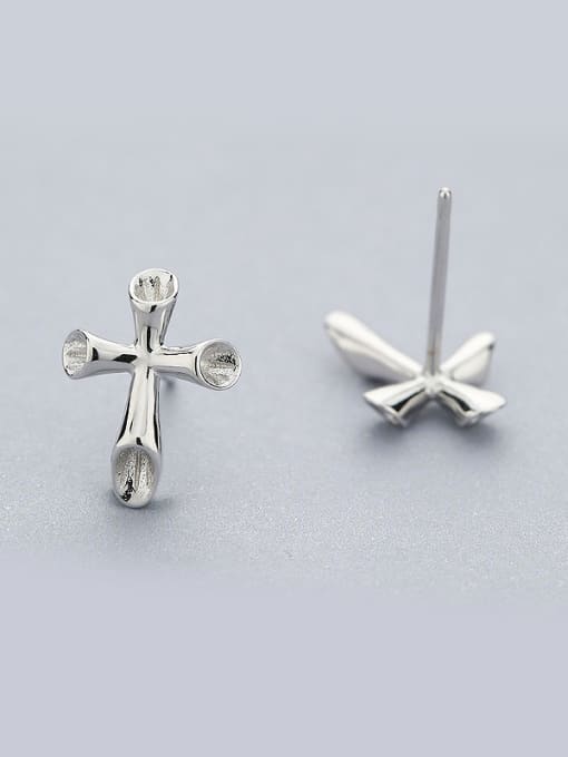 One Silver Cross Shaped Zircon stud Earring 1