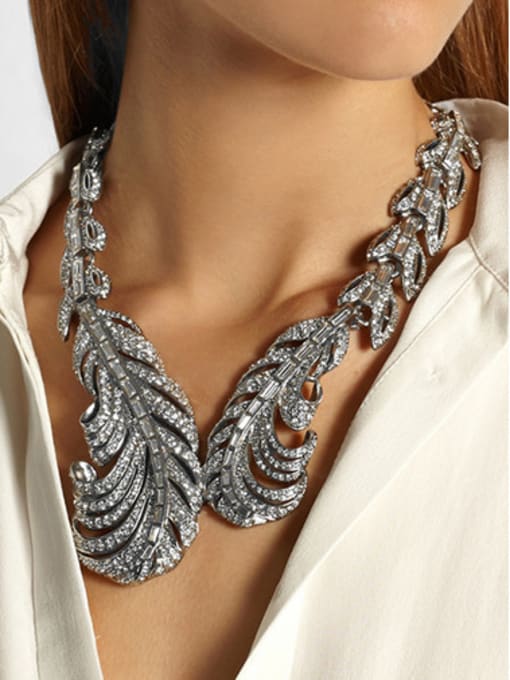 KM Exaggerated Feather Alloy Necklace 1