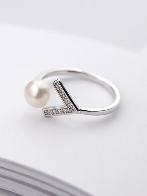Rosh Temperament Open Design V Shaped Artificial Pearl Ring