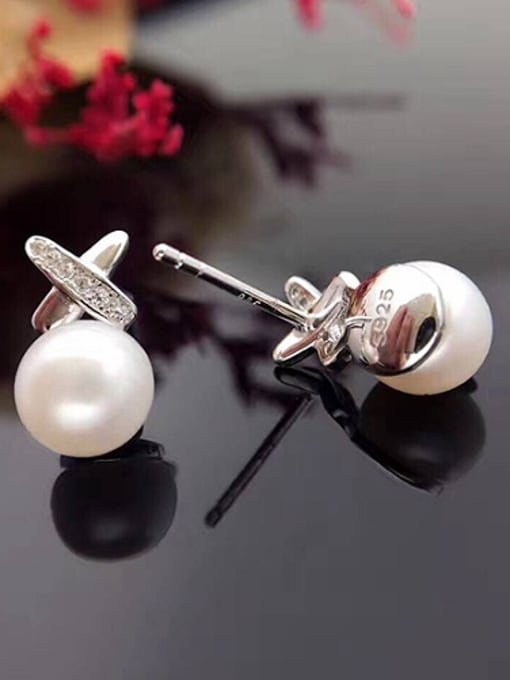 EVITA PERONI Simple Freshwater Pearl X-shaped stud Earring 2