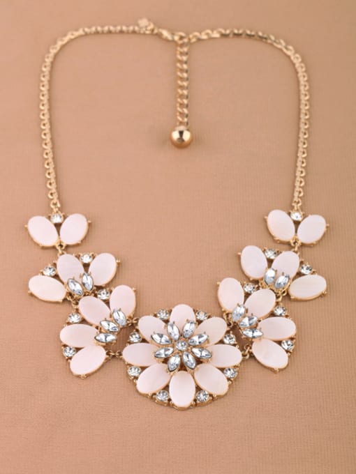 KM Alloy Gold Plated Shell Zircon Flower Necklace 3