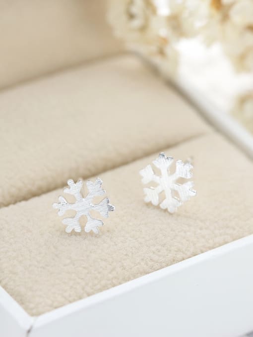 kwan Small Fresh Snowflake S925 Silver Stud Earrings 1