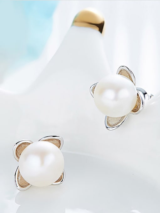CEIDAI Simple Flowery Freshwater Pearl Stud Earrings 2