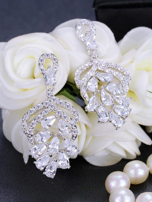 White Flower shaped Shining AAA Zircons Fashion Drop Earrings