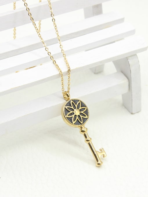 XIN DAI Gold Plated Key Shaped Necklace 0