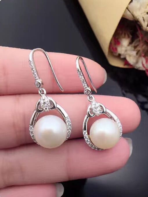 EVITA PERONI 2018 Fashion Freshwater Pearl Water Drop shaped hook earring 1