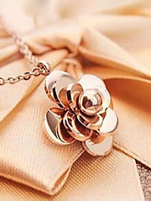 GROSE Beautiful Flower Pendant Necklace 0