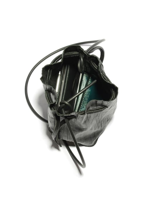 RUI Niche Designer Sheepskin Wrinkle Bucket Bag 4