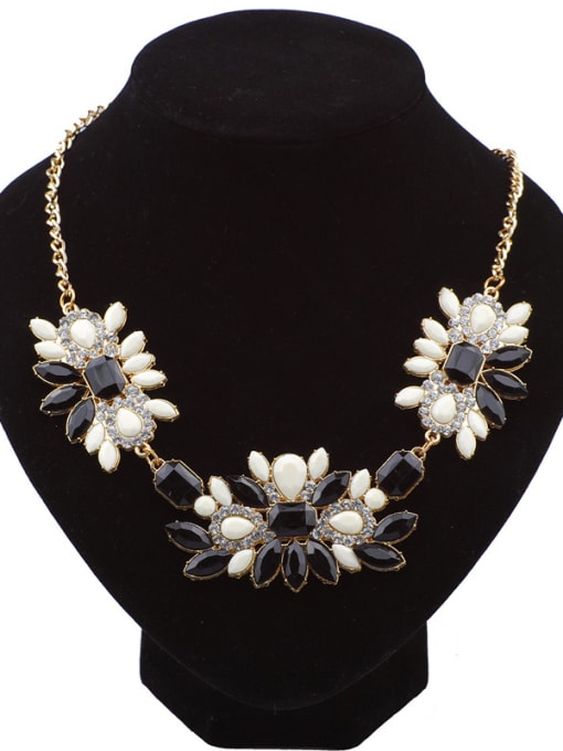 Black And White Exaggerated Resin Sticking Flowery Alloy Necklace