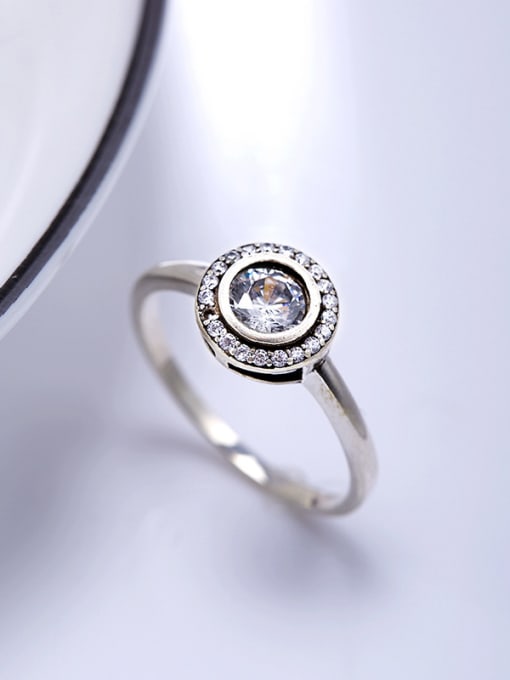 Silvery Women Elegant Round Shaped Zircon Silver Ring