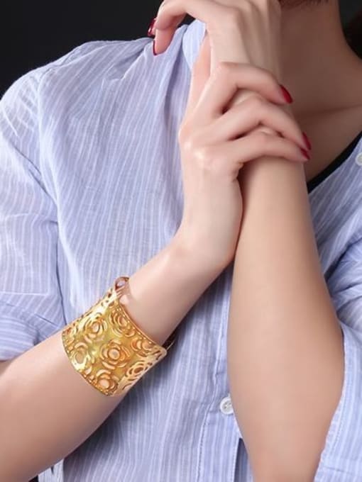 CONG Luxury Gold Plated Hollow Flower Shaped Bangle 1