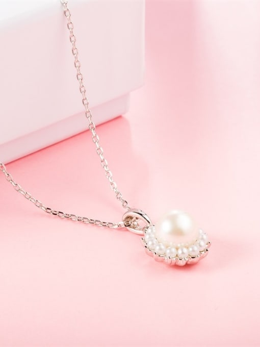 Platinum Temperament Sunflower Shaped Artificial Pearl Necklace