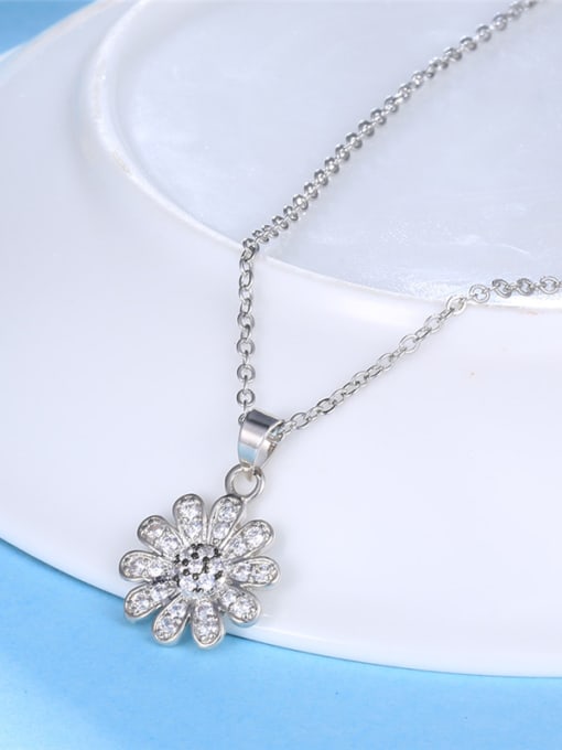 Platinum Elegant Flower Shaped Glass Bead Necklace