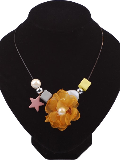 Qunqiu Fashion Lace Flower Resin Geometries Alloy Necklace 0