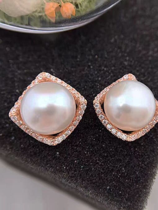 EVITA PERONI Simple Freshwater Pearl Square stud Earring