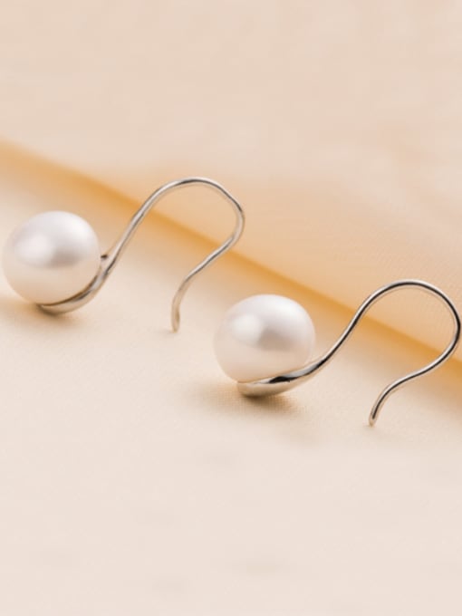 Silver Freshwater Pearl drop earring