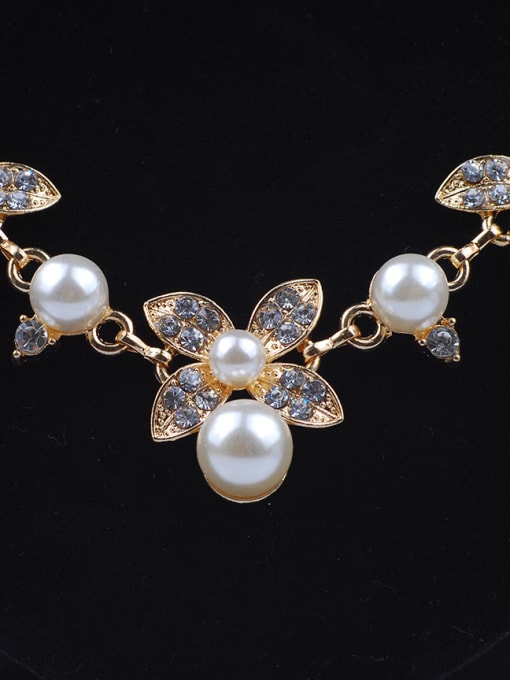 Qunqiu Fashion Gold Plated Flowers Imitation Pearls Alloy Necklace 2