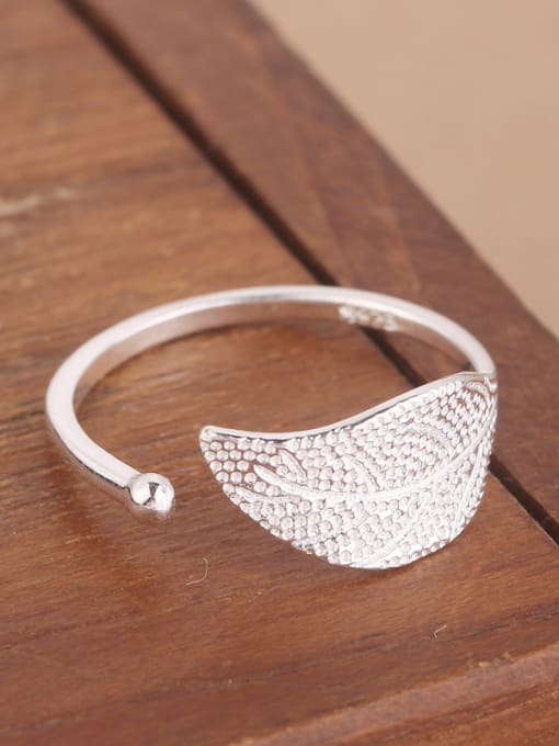 Peng Yuan Simple Leaf Opening Midi Ring 1