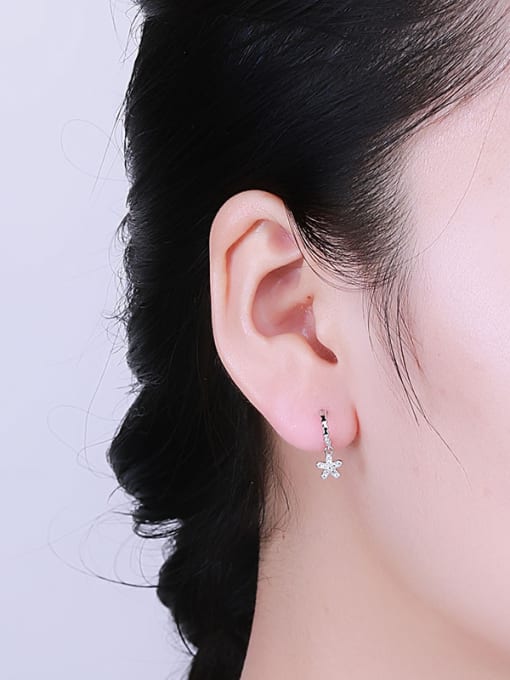 One Silver Elegant Flower Shaped Zircon drop earring 1