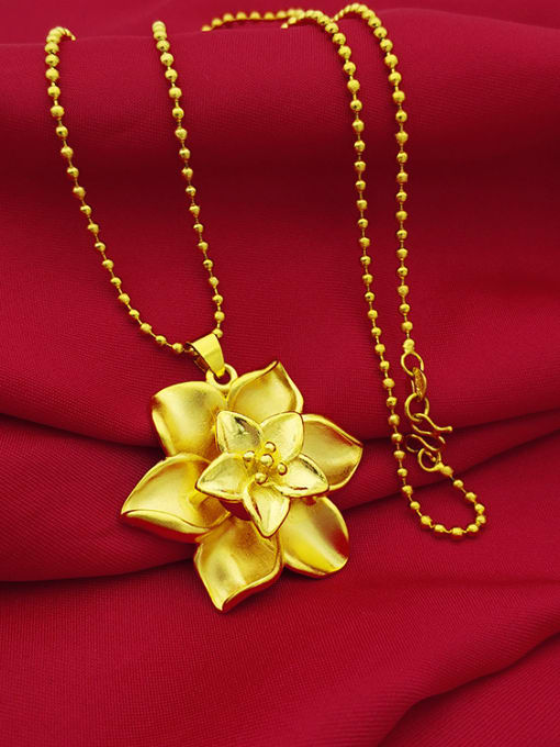 golden Exquisite Flower Shaped Women Necklace