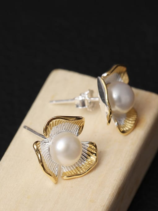 SILVER MI Lovely Freshwater Pearl stud Earring