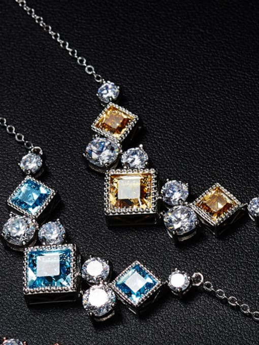CEIDAI Diamond-shaped Crystals Necklace 2