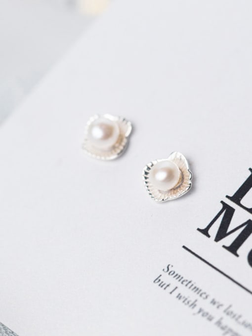 Rosh High Quality Flower Shaped Artificial Pearl Stud Earrings 2