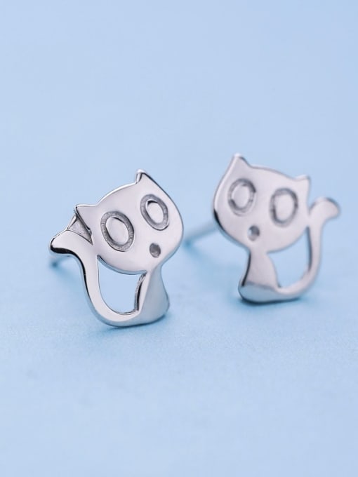 Silvery Exquisite Cat Shaped stud Earring