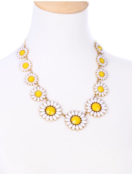 KM Alloy Gemstones Sun Flowers -Shaped Necklace 2