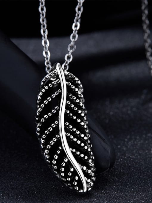 Ronaldo Personality Leaf Shaped Stainless Steel Necklace 2