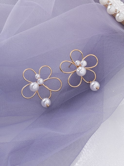 Girlhood Alloy With Gold Plated Simplistic Flower Stud Earrings 2