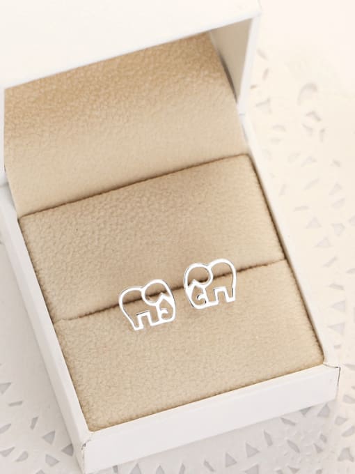 kwan Lovely Small Hollow Elephant Stud Earrings 2