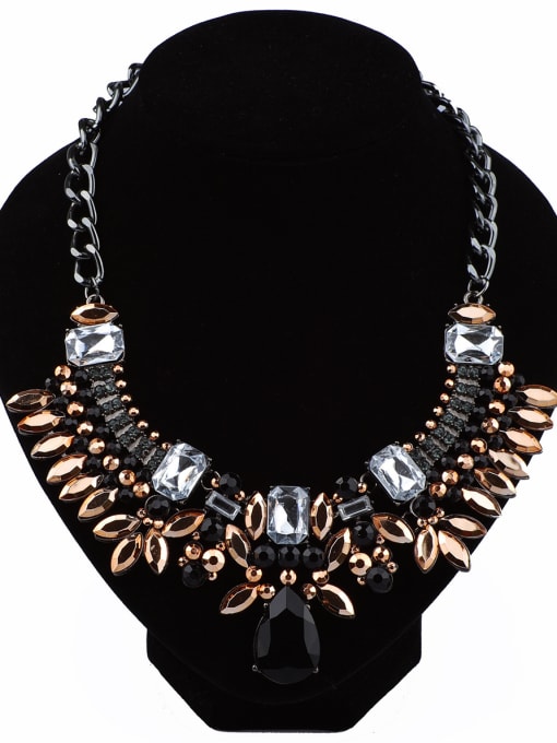 Qunqiu Personalized Exaggerated Stones-covered Alloy Necklace 2