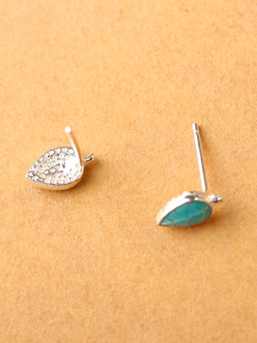 Peng Yuan Tiny Green Leaf Stud Earrings 1