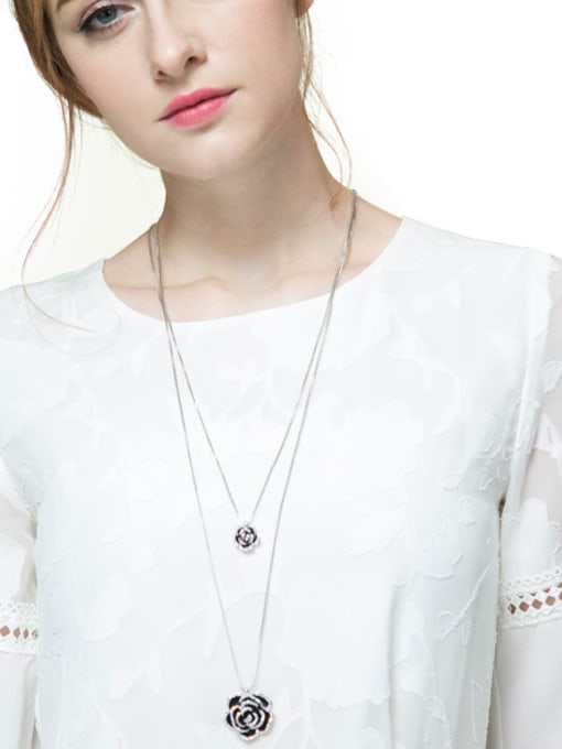 CEIDAI Rose Shaped Sweater Necklace 1