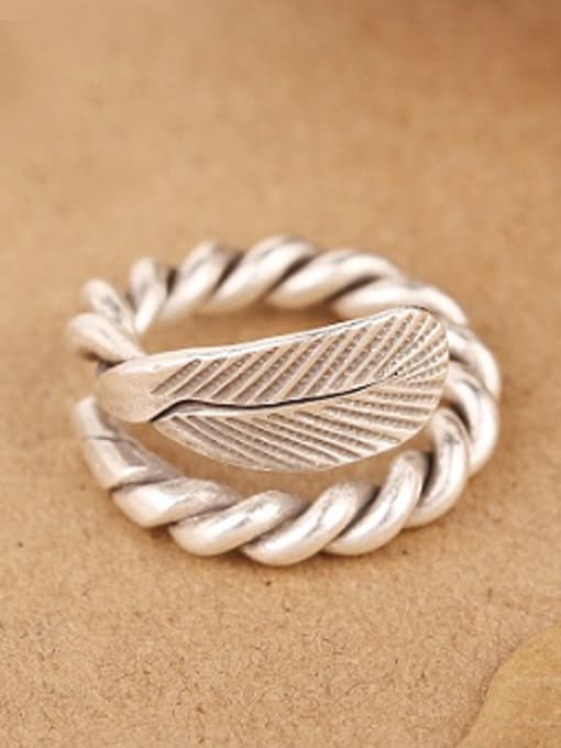 Peng Yuan Retro Leaf Handmade Twisted Ring