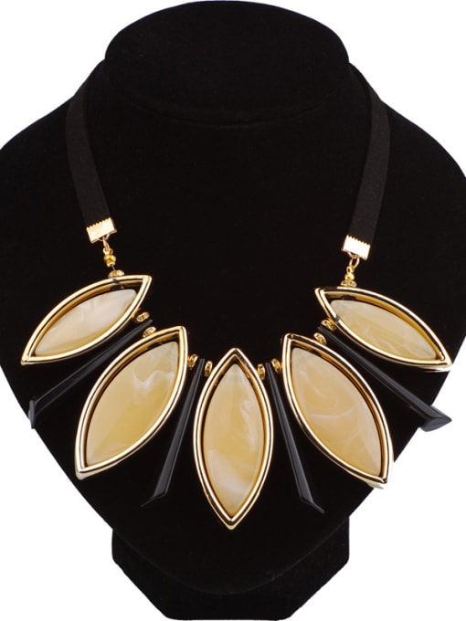 Qunqiu Fashion Exaggerated Oval Resin Pendant Suede Necklace 2