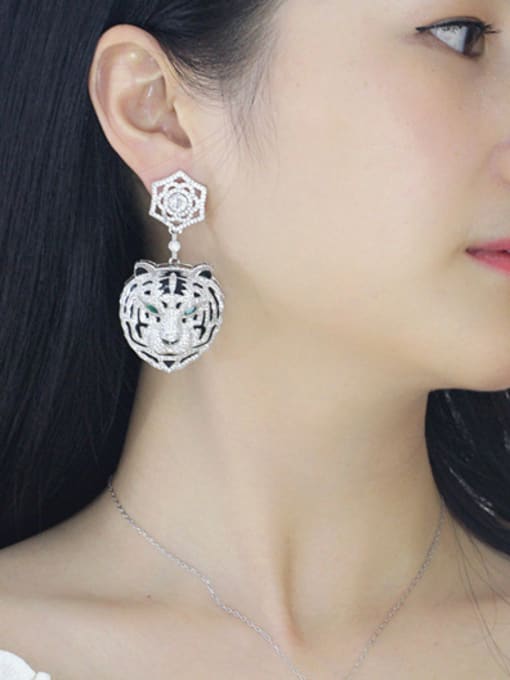 L.WIN Exquisite Tiger Head Shaped drop earring 1