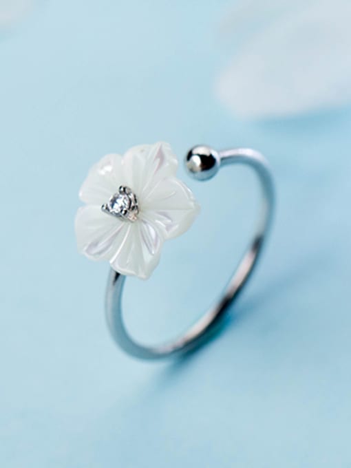 white Elegant Open Design Flower Shaped Shell Silver Ring