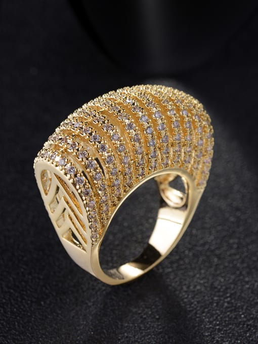 Golden Personalized atmosphere with zircon rings