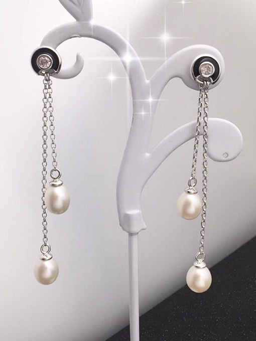 EVITA PERONI Fashion Freshwater Pearls Drop threader earring 1