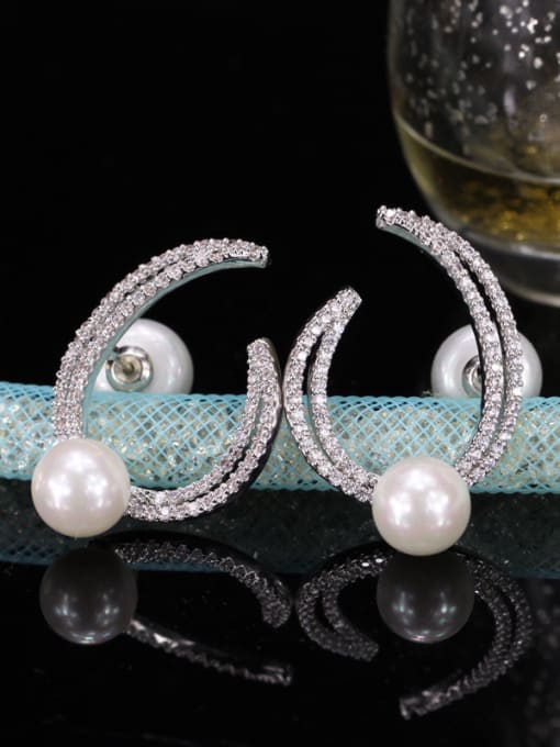 White Sweet Temperament Women's Pearl Chandelier earring